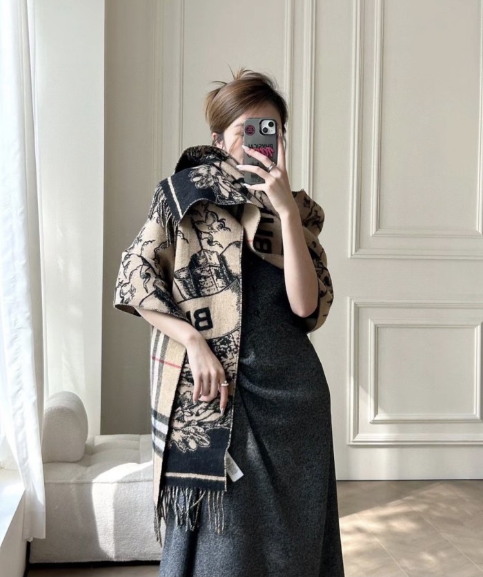 Streetwear Scarf BURBERRY 329732 size：45*210cm