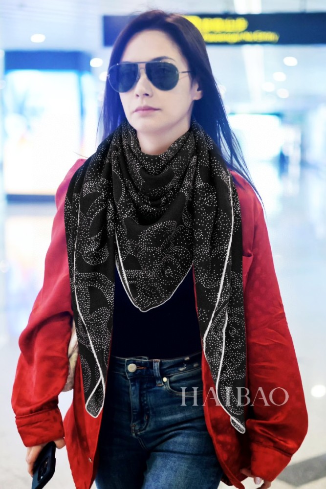 Streetwear Scarf CHANEL 329612 size：140*140cm