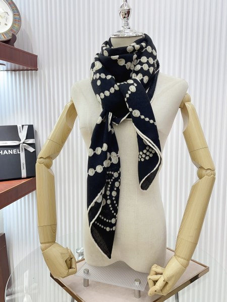 Streetwear Scarf CHANEL 329576 size：140*140cm