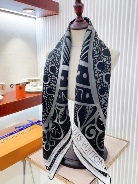 Streetwear Scarf LV  329592 SIZE:90*90cm