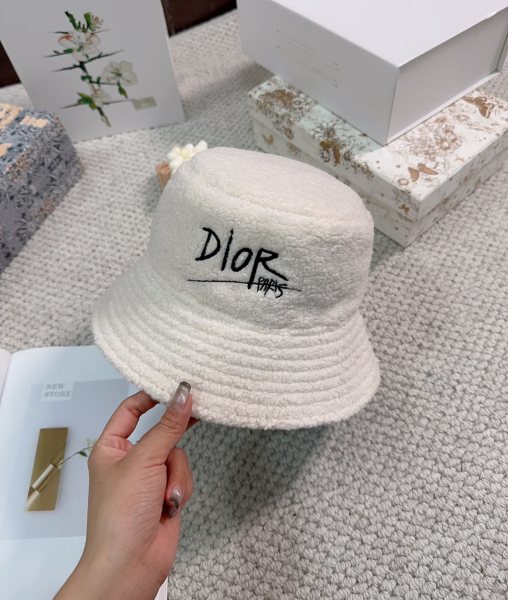 Streetwear Hat DIOR 329552