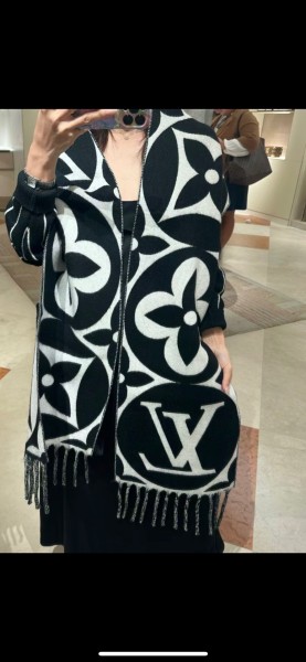 Streetwear Scarf LV  329535 SIZE:209x30cm