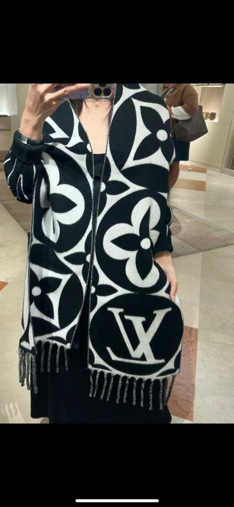 Streetwear Scarf LV  329535 SIZE:209x30cm