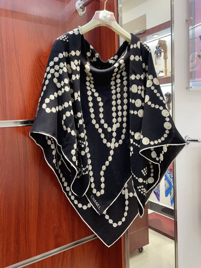 Streetwear Scarf CHANEL 329576 size：140*140cm