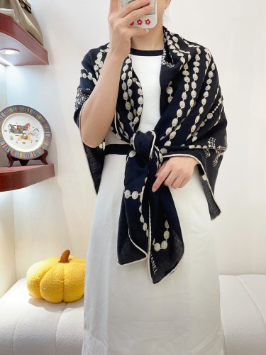 Streetwear Scarf CHANEL 329576 size：140*140cm