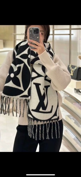 Streetwear Scarf LV  329571 SIZE:90*90cm