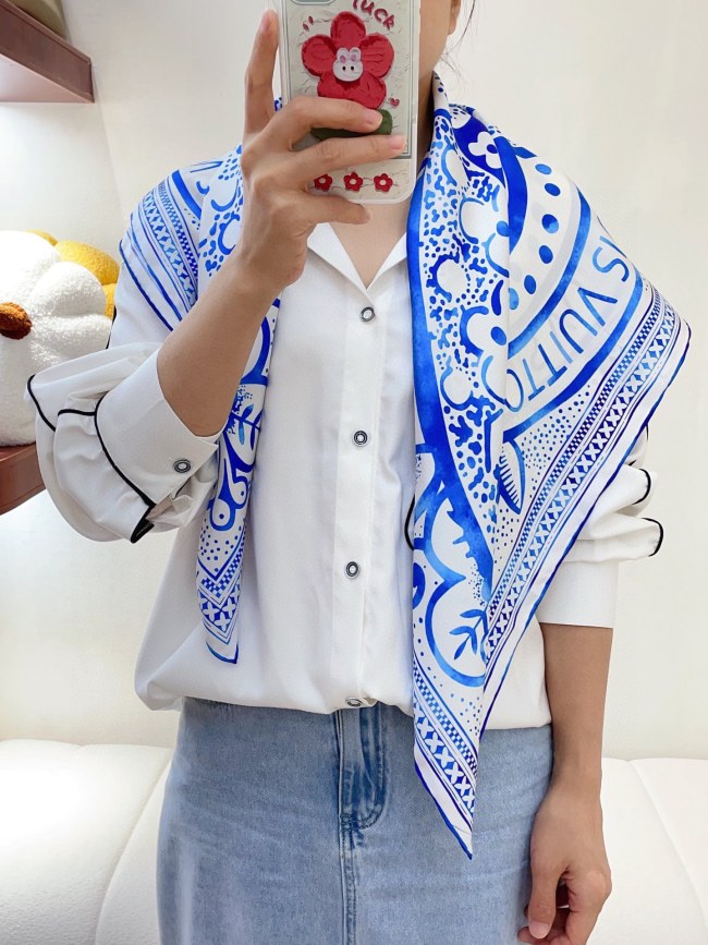 Streetwear Scarf LV  329593 SIZE:90*90cm
