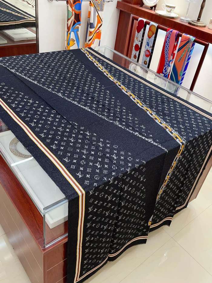 Streetwear Scarf LV  329568 SIZE:100*200cm