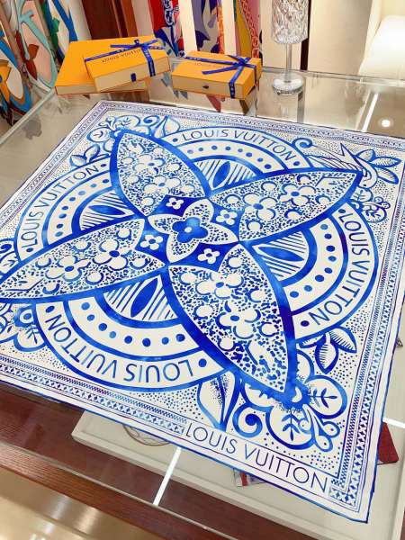 Streetwear Scarf LV  329593 SIZE:90*90cm