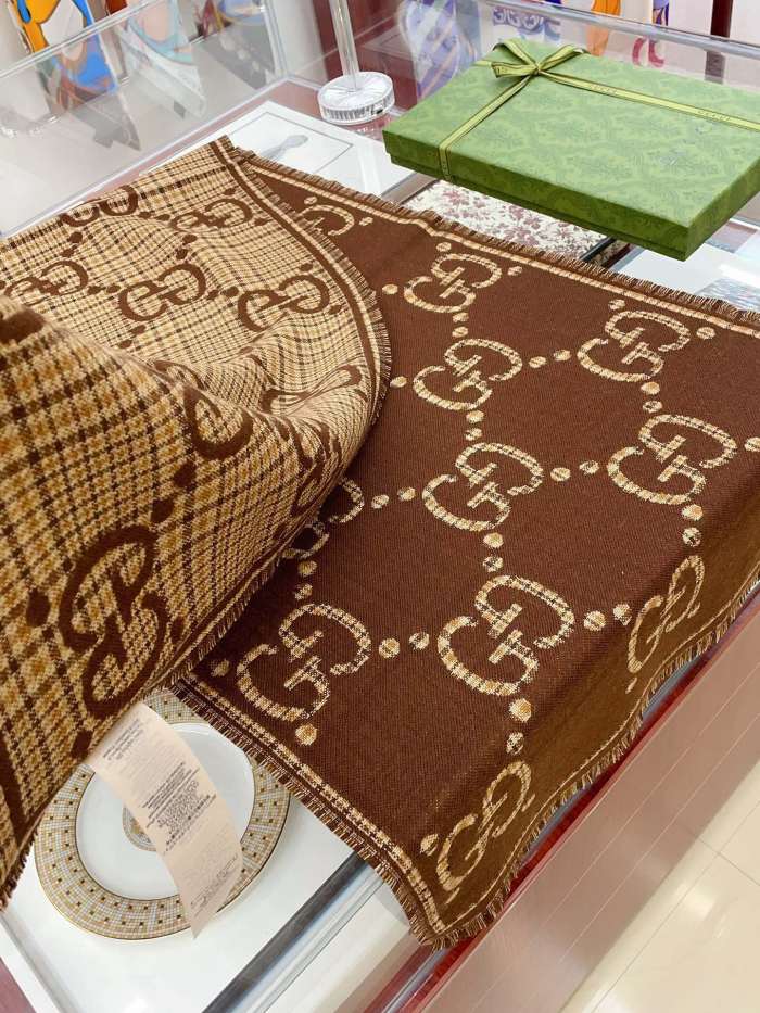 Streetwear Scarf GUCCI 329503 SIZE:47x 180cm