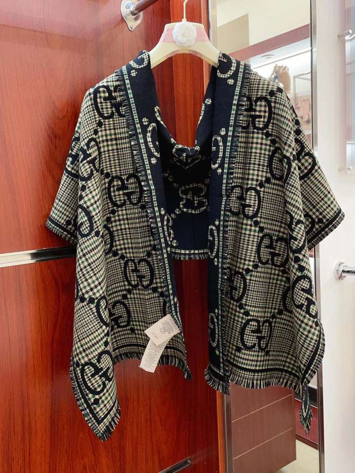 Streetwear Scarf GUCCI 329504 SIZE:47x 180cm