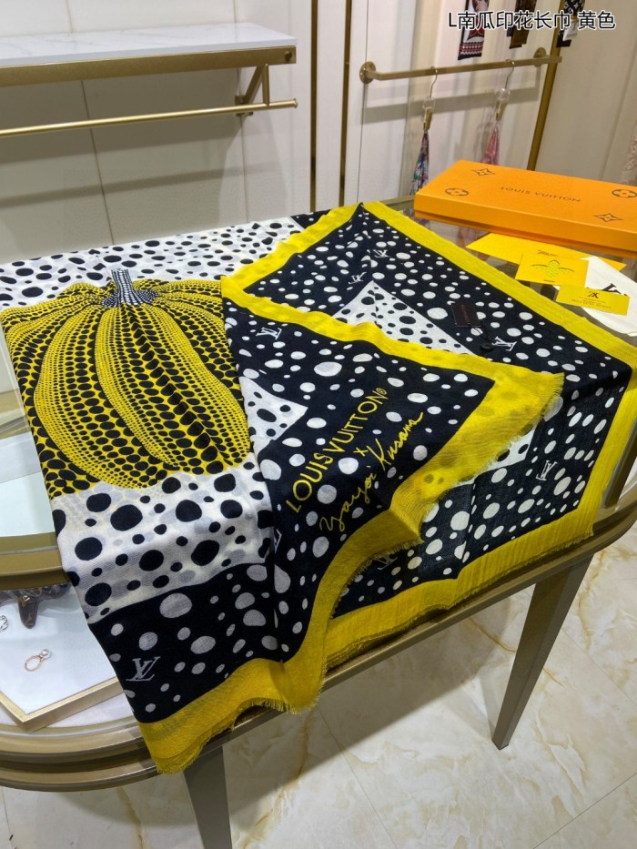 Streetwear Scarf LV  329457 SIZE:110*200cm