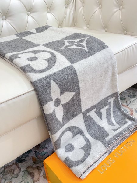 Streetwear Scarf LV 329495 SIZE:180*140cm