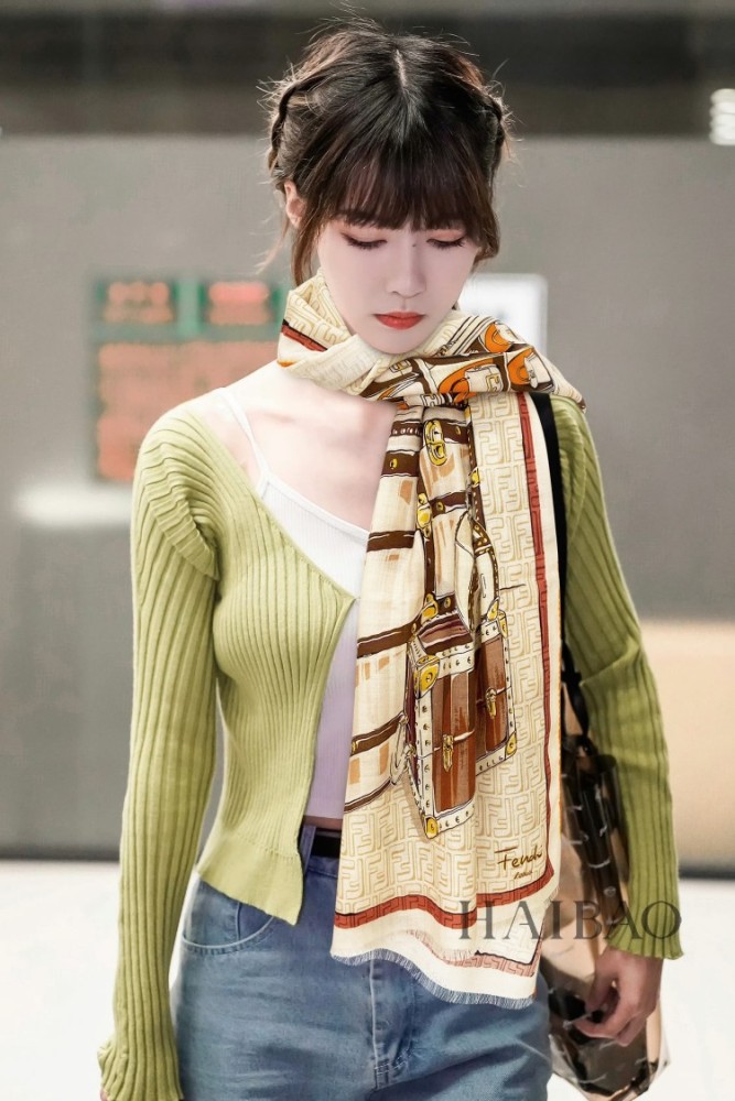 Streetwear Scarf FENDI 329467 SIZE:65*185cm