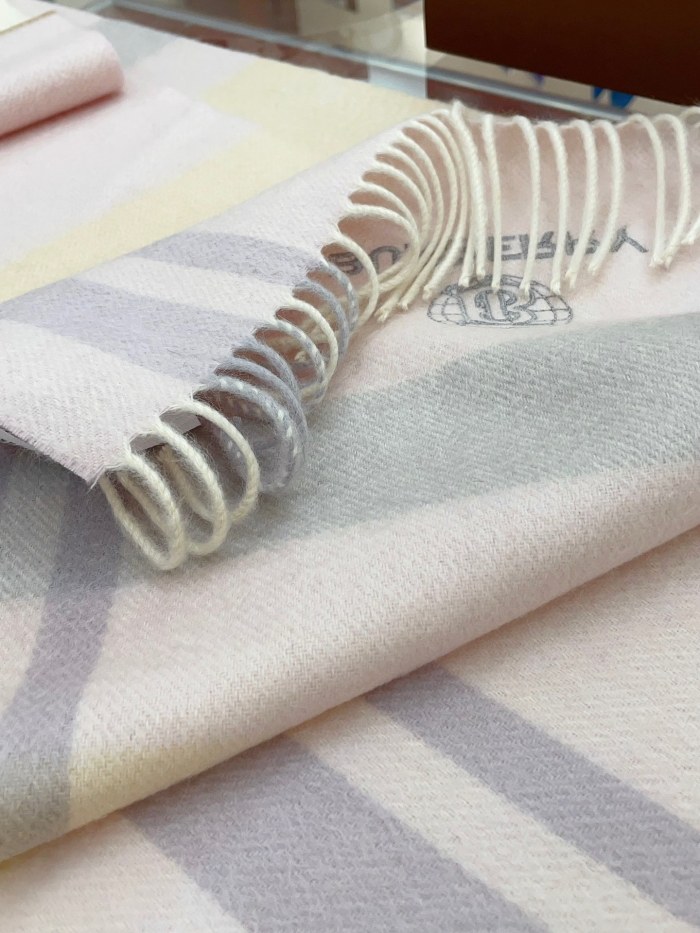 Streetwear Scarf BURBERRY 329499 size：30*180cm