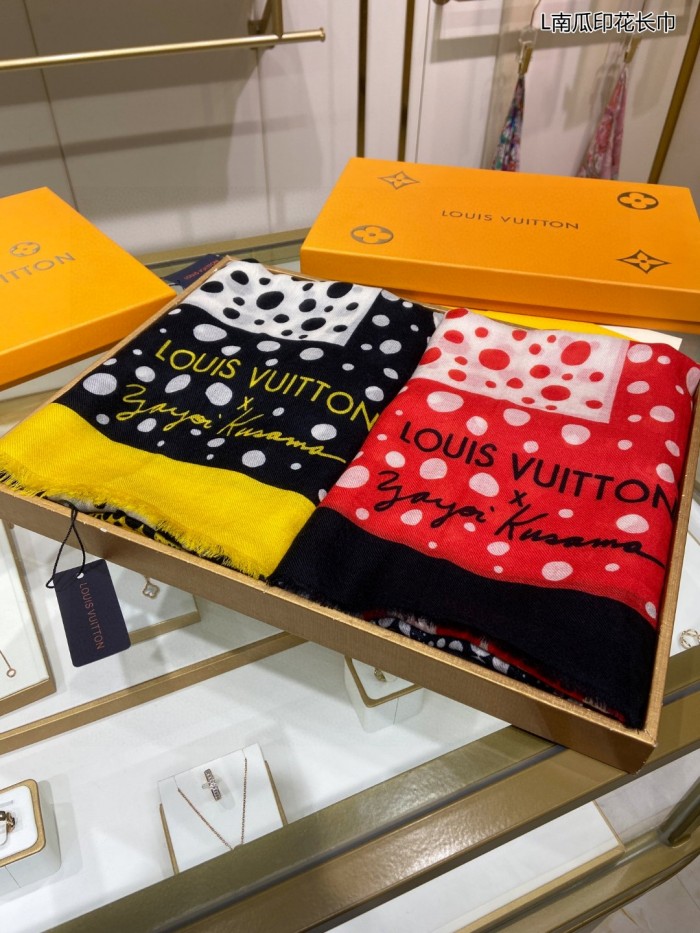 Streetwear Scarf LV  329457 SIZE:110*200cm