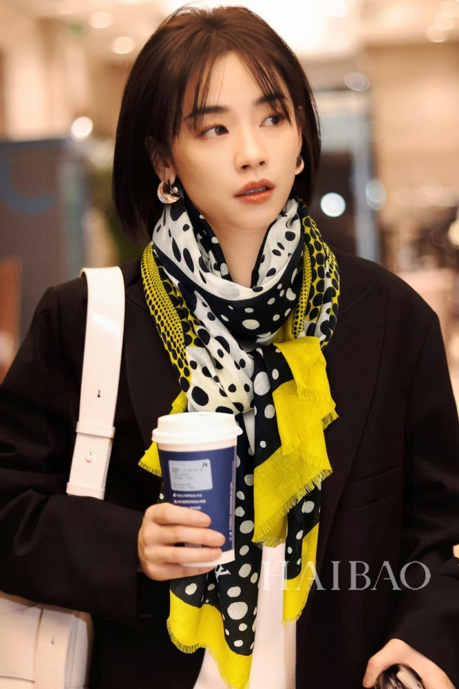 Streetwear Scarf LV  329457 SIZE:110*200cm
