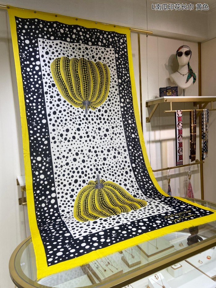 Streetwear Scarf LV  329457 SIZE:110*200cm