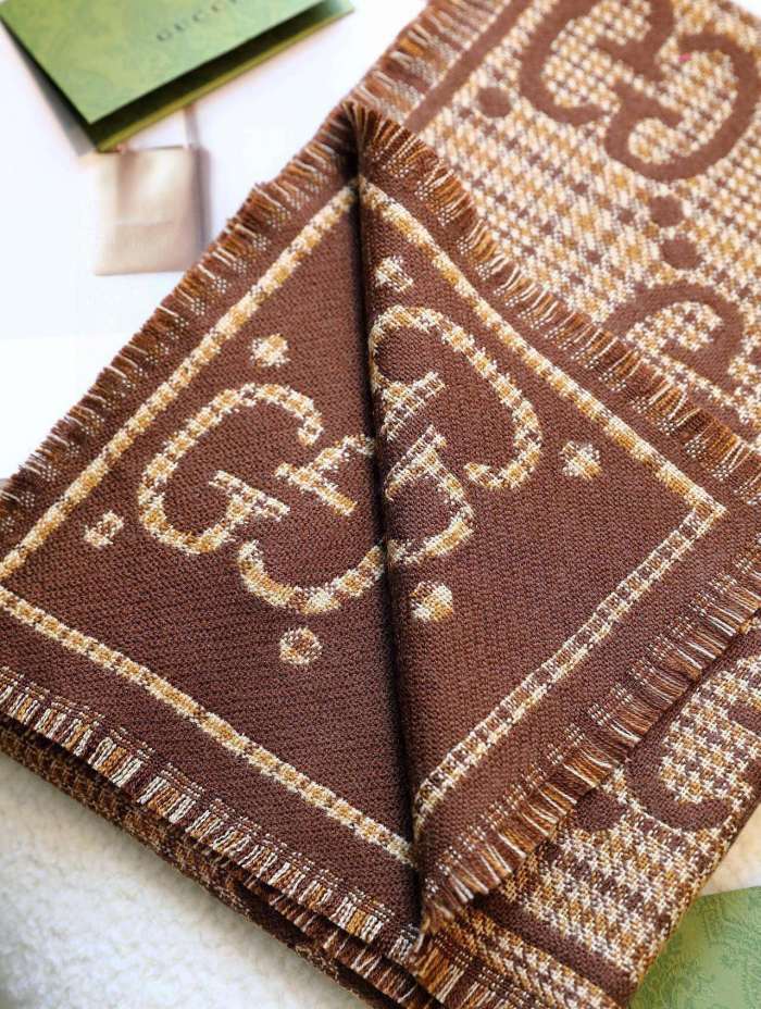 Streetwear Scarf GUCCI 329503 SIZE:47x 180cm
