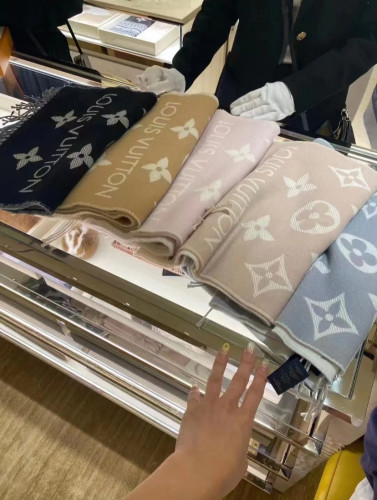 Streetwear Scarf LV 329472 size:180*34cm