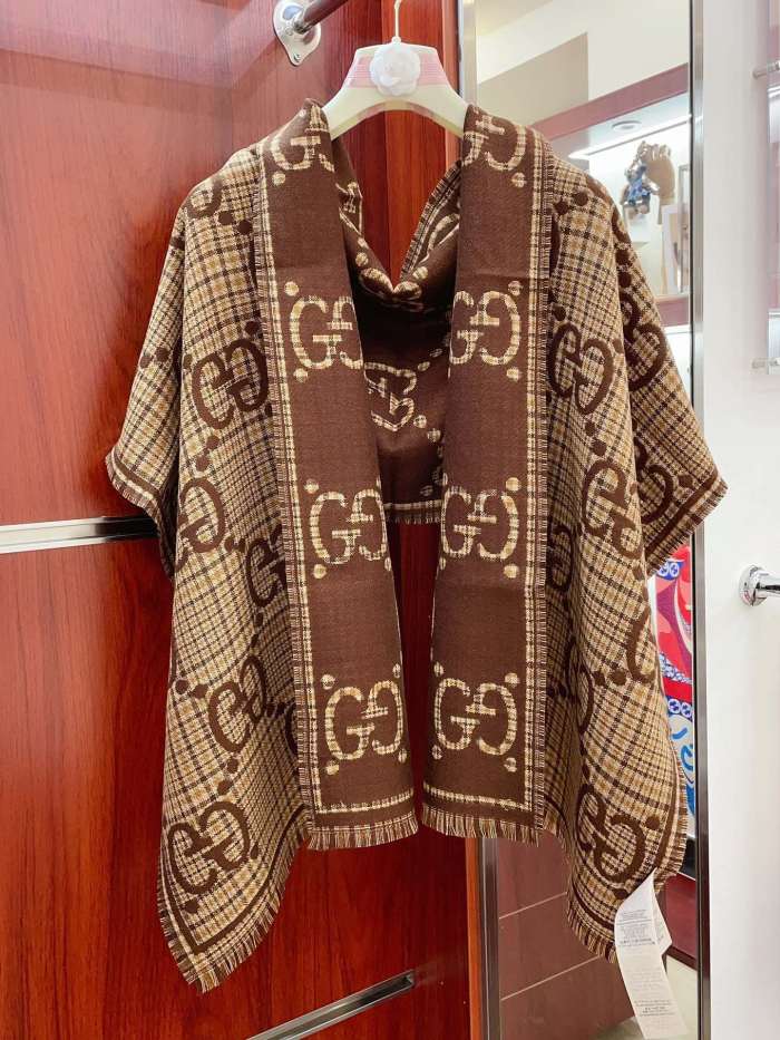 Streetwear Scarf GUCCI 329503 SIZE:47x 180cm