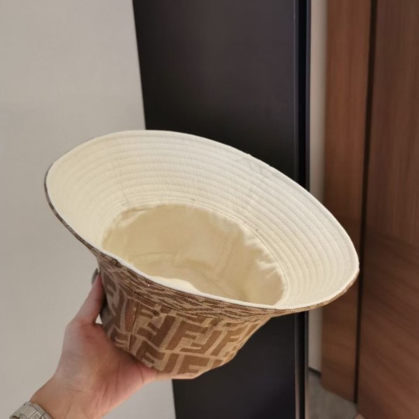 Streetwear Hat Fendi 329370