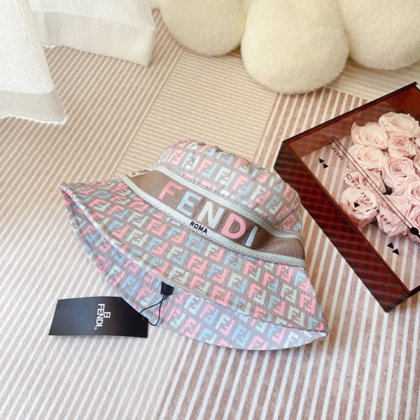 Streetwear Hat Fendi 329371