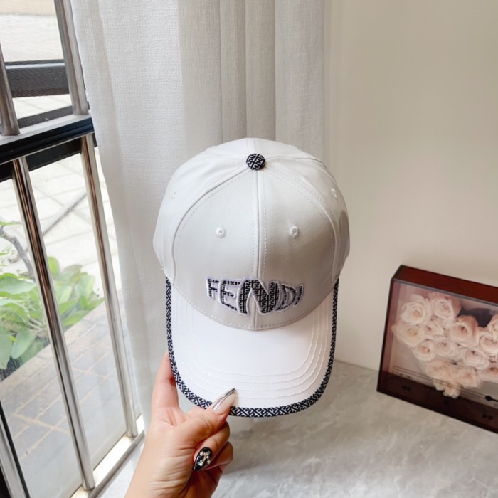 Streetwear Hat Fendi 329409