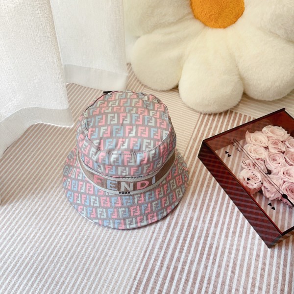 Streetwear Hat Fendi 329371