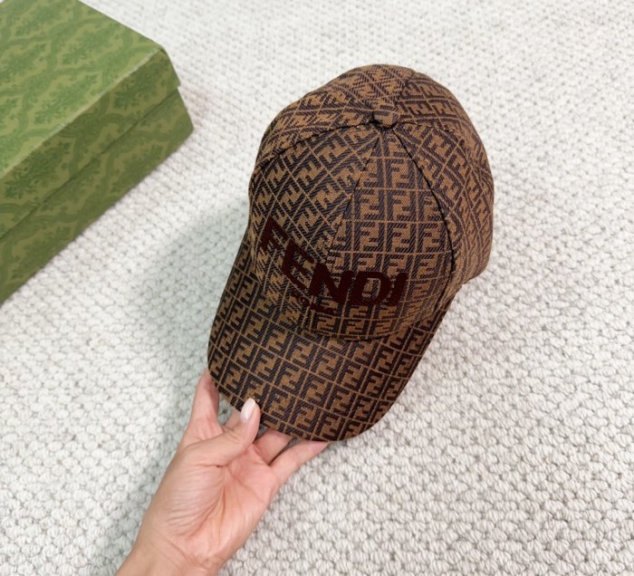 Streetwear Hat Fendi 329351
