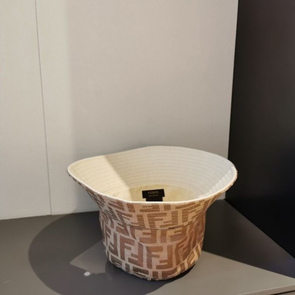 Streetwear Hat Fendi 329370