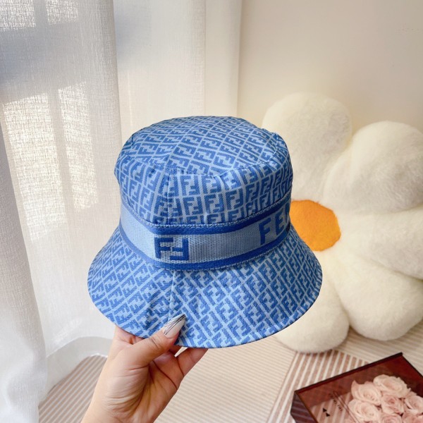 Streetwear Hat Fendi 329374