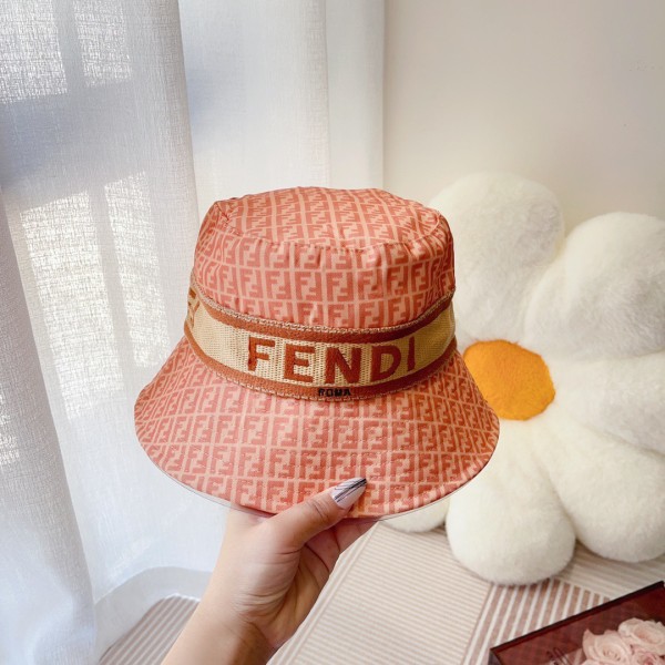 Streetwear Hat Fendi 329374
