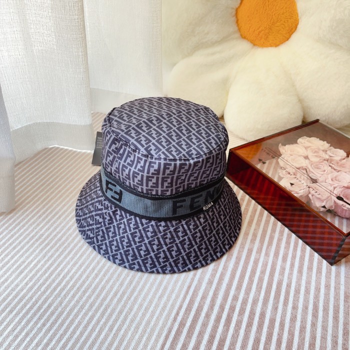 Streetwear Hat Fendi 329373