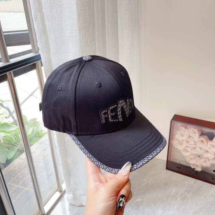 Streetwear Hat Fendi 329411