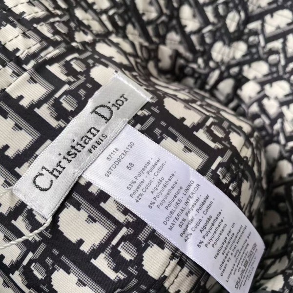 Streetwear Hat DIOR 329402