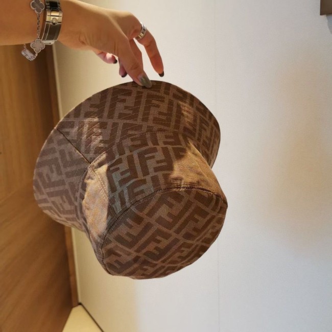 Streetwear Hat Fendi 329370