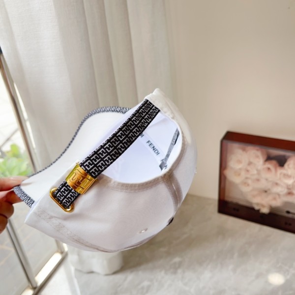 Streetwear Hat Fendi 329409