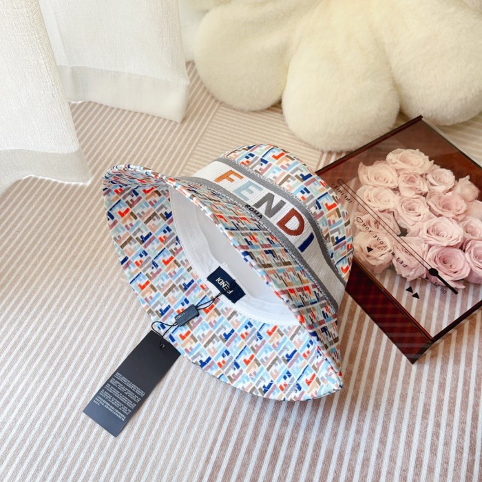 Streetwear Hat Fendi 329372