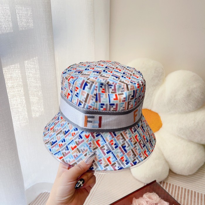 Streetwear Hat Fendi 329372