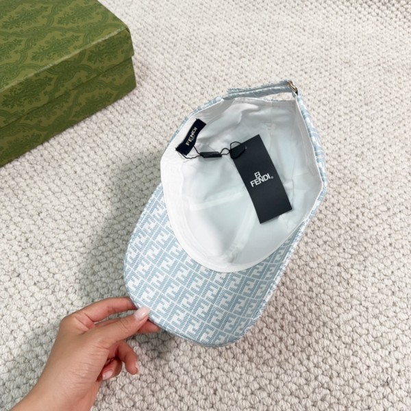 Streetwear Hat Fendi 329352