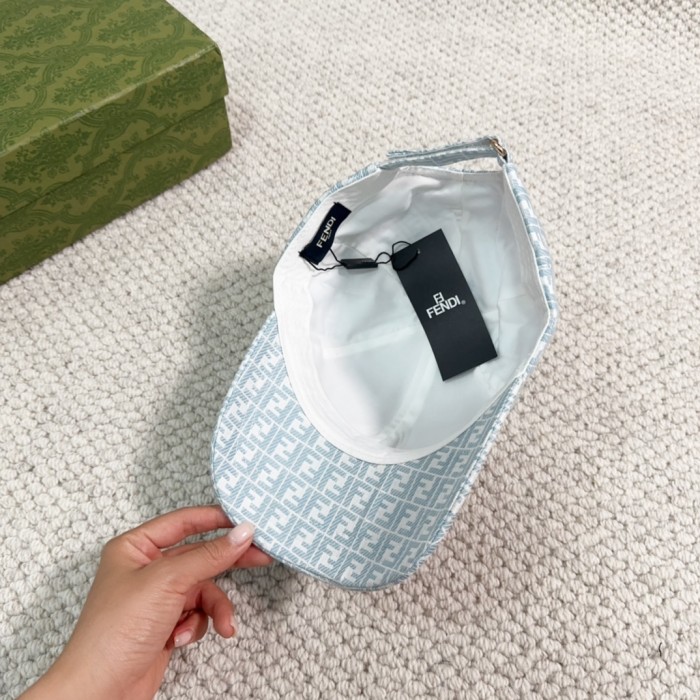 Streetwear Hat Fendi 329352