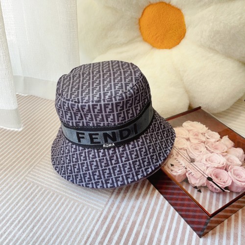 Streetwear Hat Fendi 329373