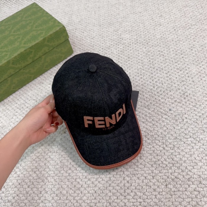 Streetwear Hat Fendi 329339