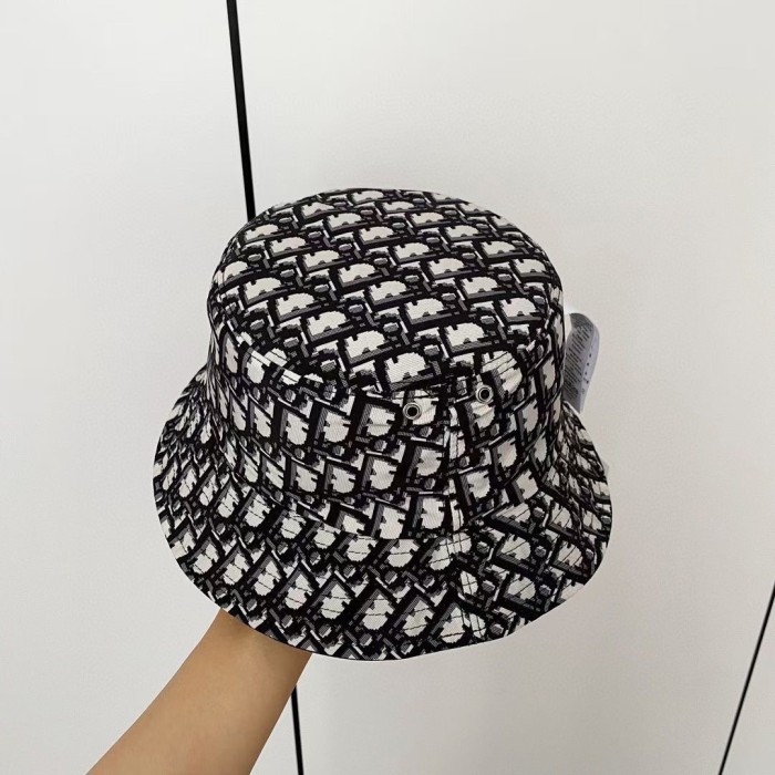 Streetwear Hat DIOR 329402