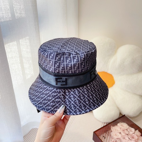 Streetwear Hat Fendi 329373