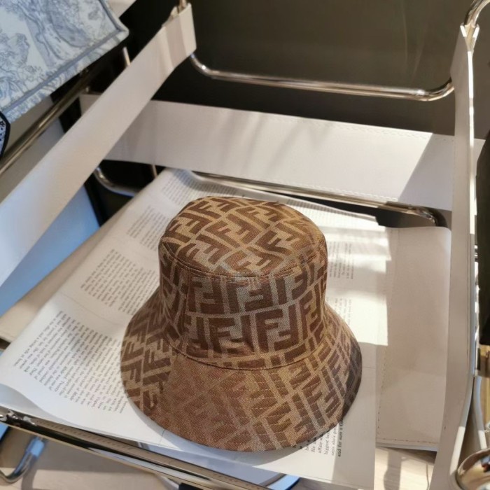 Streetwear Hat Fendi 329370