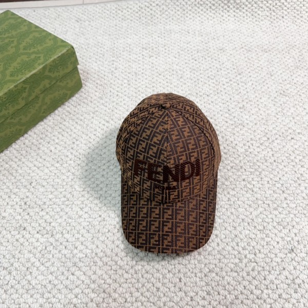 Streetwear Hat Fendi 329351