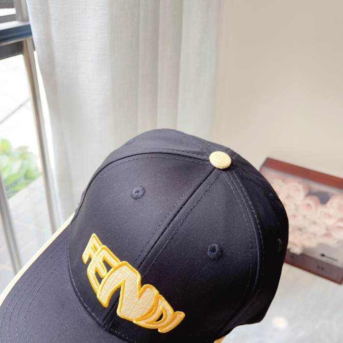 Streetwear Hat Fendi 329410