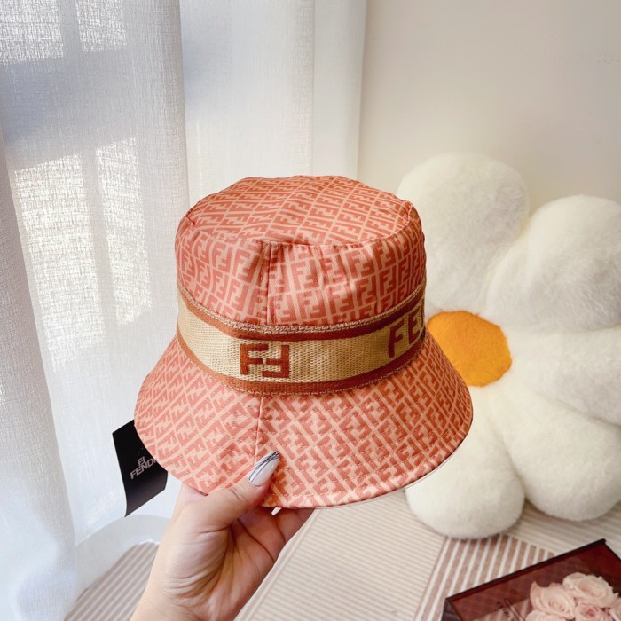Streetwear Hat Fendi 329374
